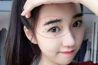 女人眼睛周围有痣代表什么？